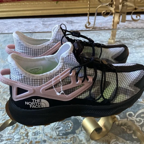 The North Face Women’s Oxeye Tech TNF White/TNF Black shoes - Picture 4 of 17